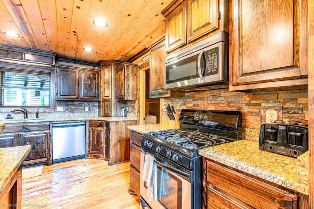 Iron Horse Lodge Sleeps 18, Games, Fire Pit, Hot Tub, Ev, More Брокен-Боу Экстерьер фото