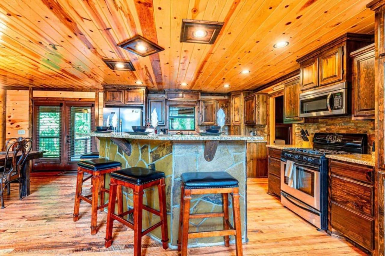 Iron Horse Lodge Sleeps 18, Games, Fire Pit, Hot Tub, Ev, More Брокен-Боу Экстерьер фото