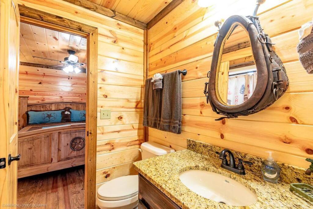 Iron Horse Lodge Sleeps 18, Games, Fire Pit, Hot Tub, Ev, More Брокен-Боу Экстерьер фото
