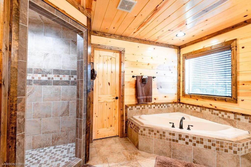 Iron Horse Lodge Sleeps 18, Games, Fire Pit, Hot Tub, Ev, More Брокен-Боу Экстерьер фото