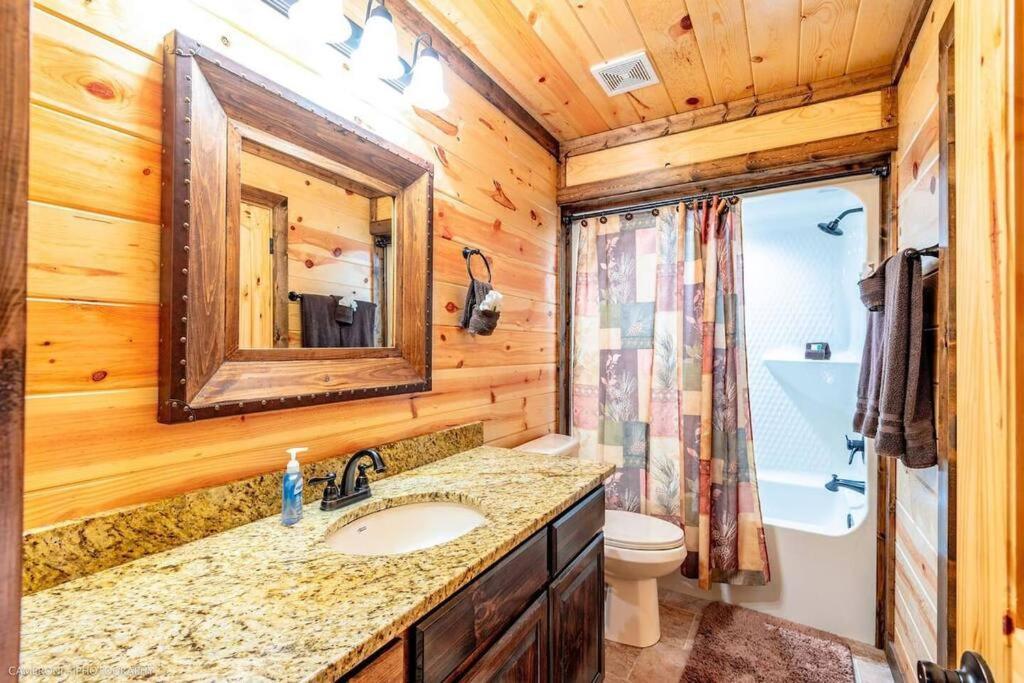 Iron Horse Lodge Sleeps 18, Games, Fire Pit, Hot Tub, Ev, More Брокен-Боу Экстерьер фото