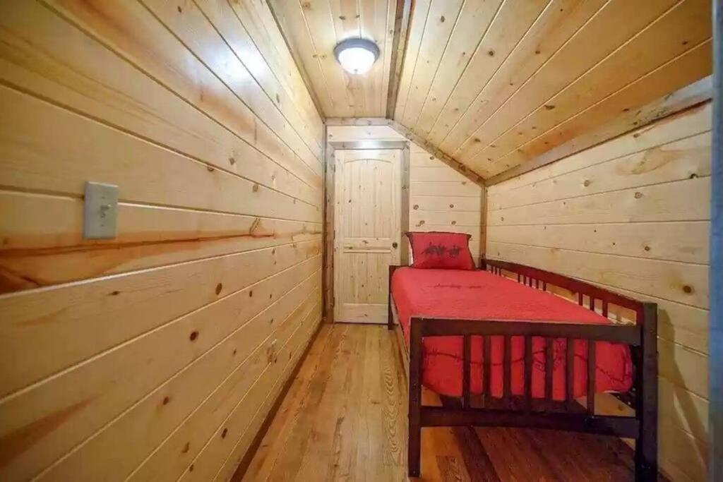 Iron Horse Lodge Sleeps 18, Games, Fire Pit, Hot Tub, Ev, More Брокен-Боу Экстерьер фото