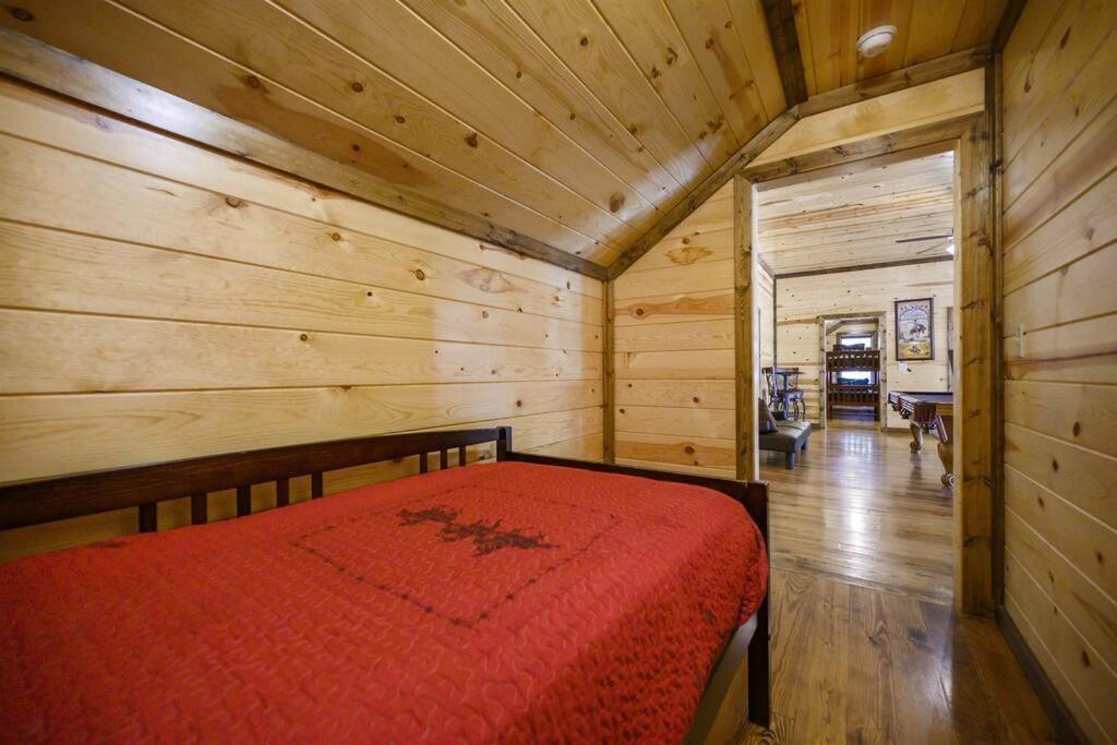 Iron Horse Lodge Sleeps 18, Games, Fire Pit, Hot Tub, Ev, More Брокен-Боу Экстерьер фото