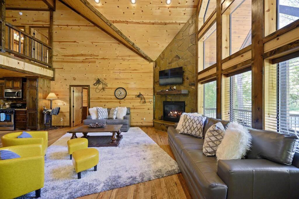 Iron Horse Lodge Sleeps 18, Games, Fire Pit, Hot Tub, Ev, More Брокен-Боу Экстерьер фото