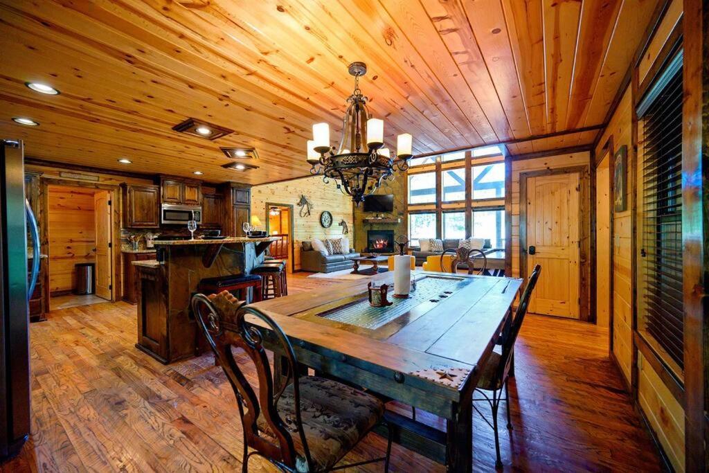 Iron Horse Lodge Sleeps 18, Games, Fire Pit, Hot Tub, Ev, More Брокен-Боу Экстерьер фото