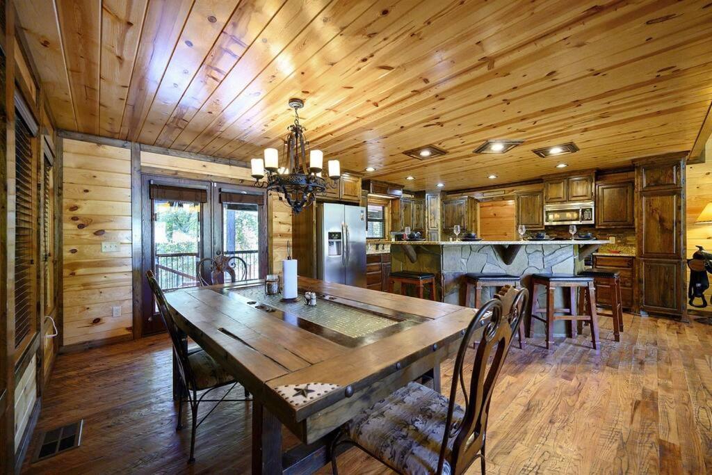 Iron Horse Lodge Sleeps 18, Games, Fire Pit, Hot Tub, Ev, More Брокен-Боу Экстерьер фото