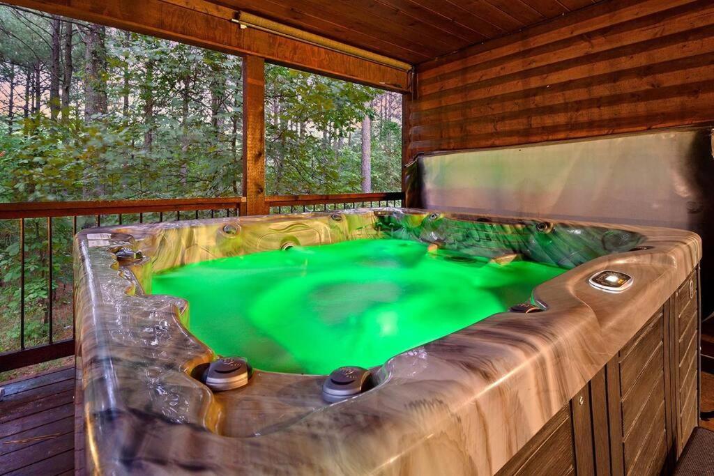 Iron Horse Lodge Sleeps 18, Games, Fire Pit, Hot Tub, Ev, More Брокен-Боу Экстерьер фото